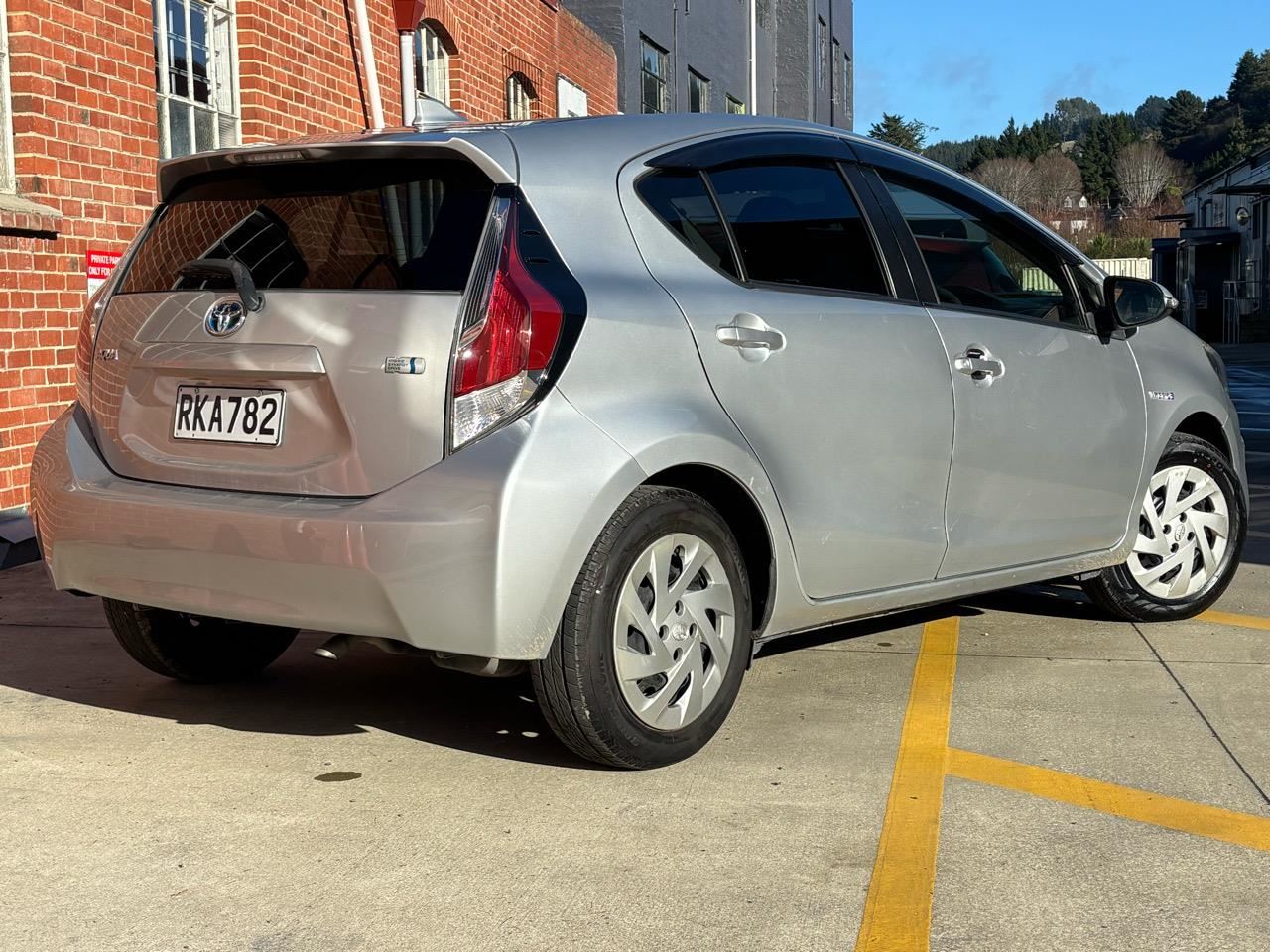 Vehicle image 4