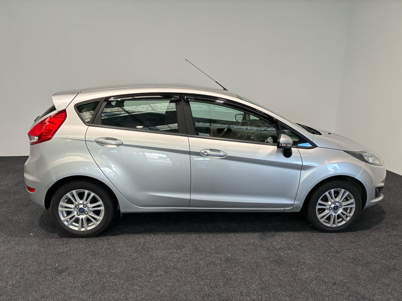 Vehicle image 4