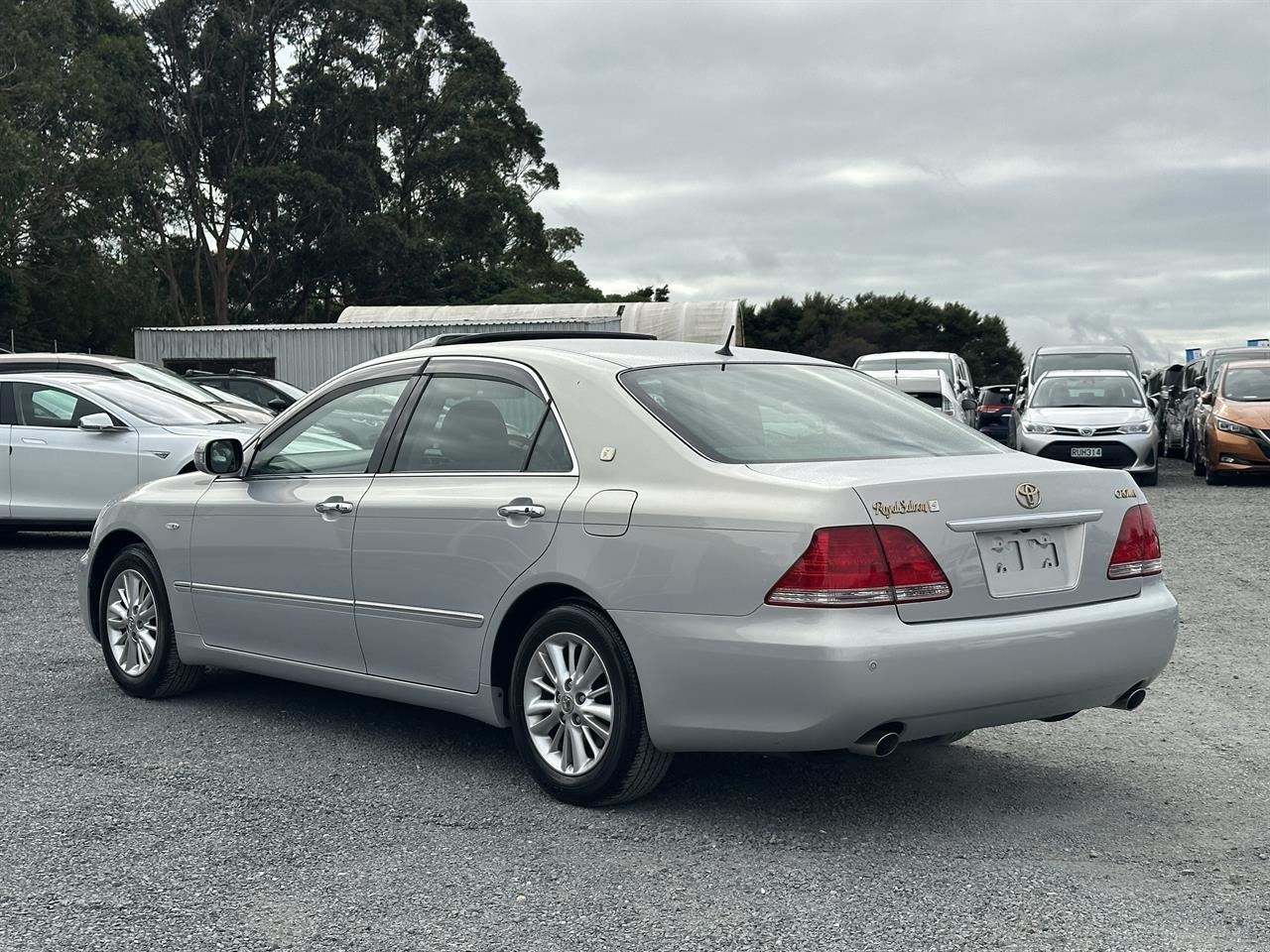 Vehicle image 5