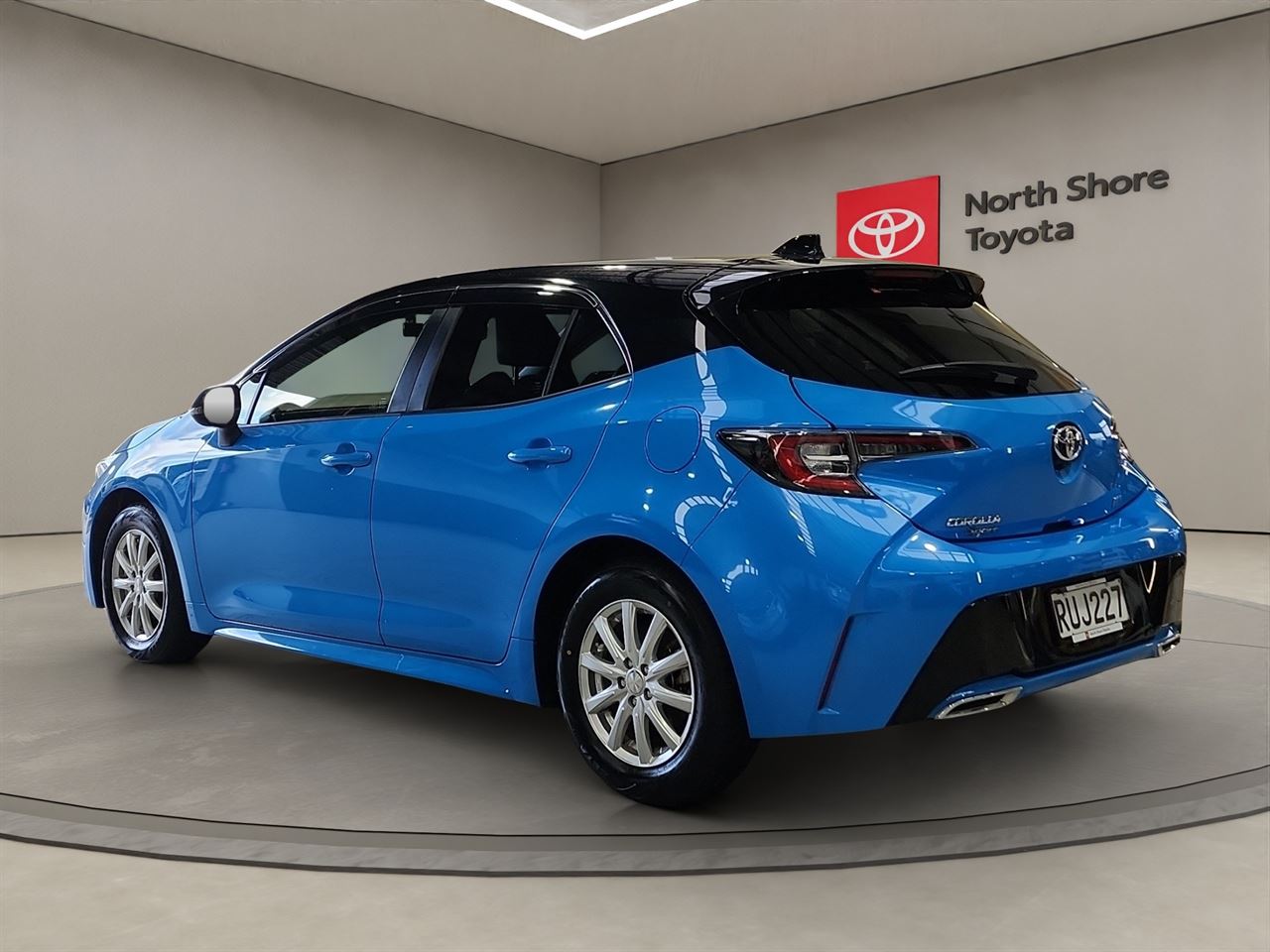 Vehicle image 5