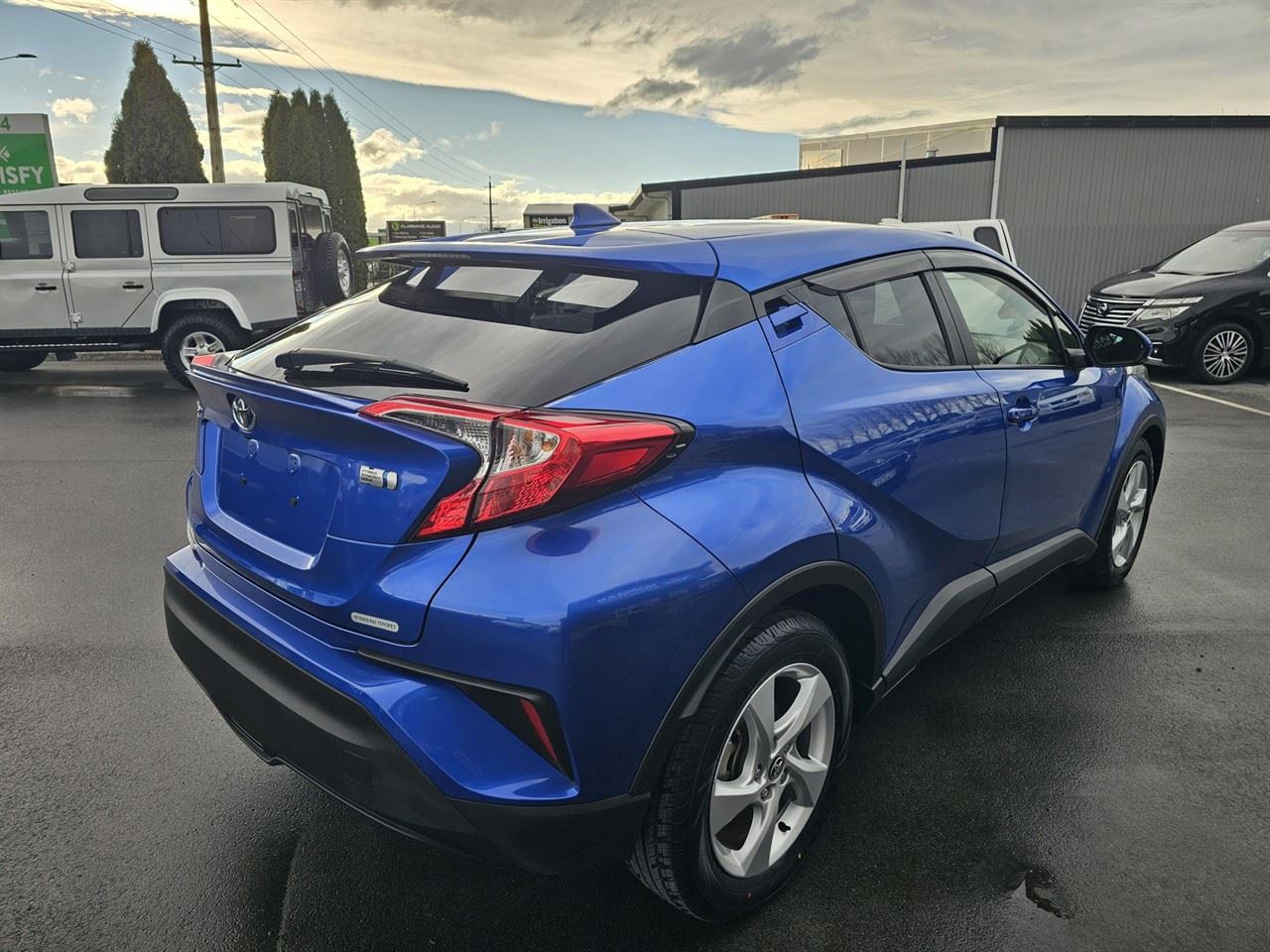 Vehicle image 3