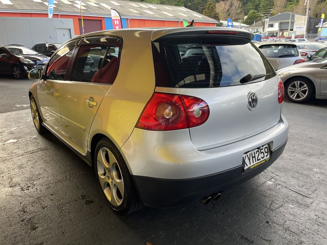 Vehicle image 4