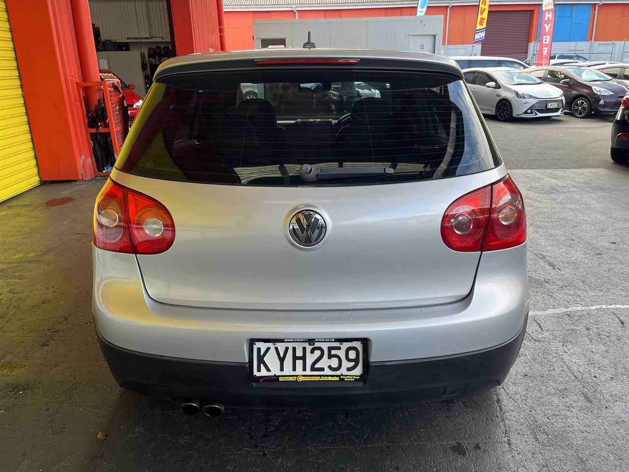 Vehicle image 5