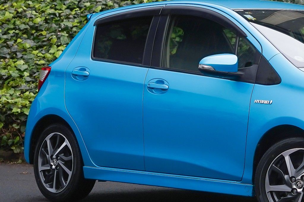Vehicle image 5