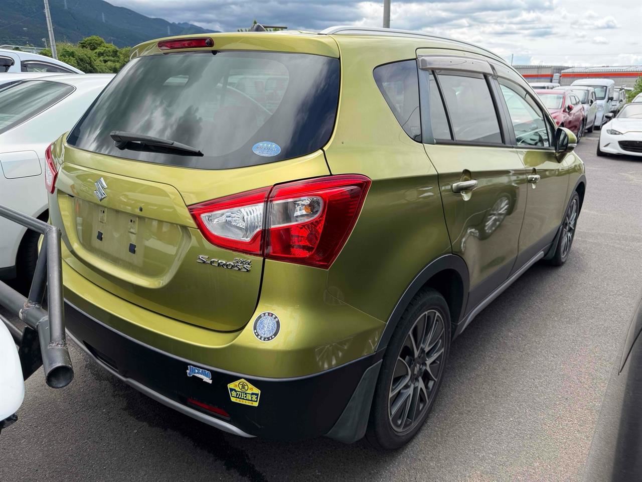 Vehicle image 4
