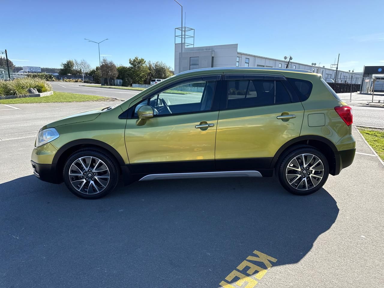 Vehicle image 5