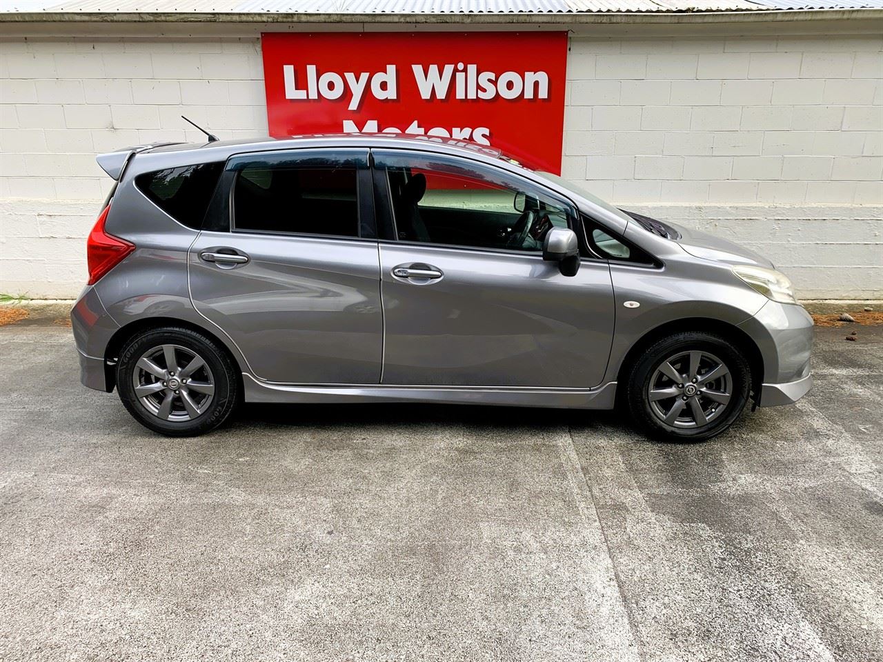 Vehicle image 3