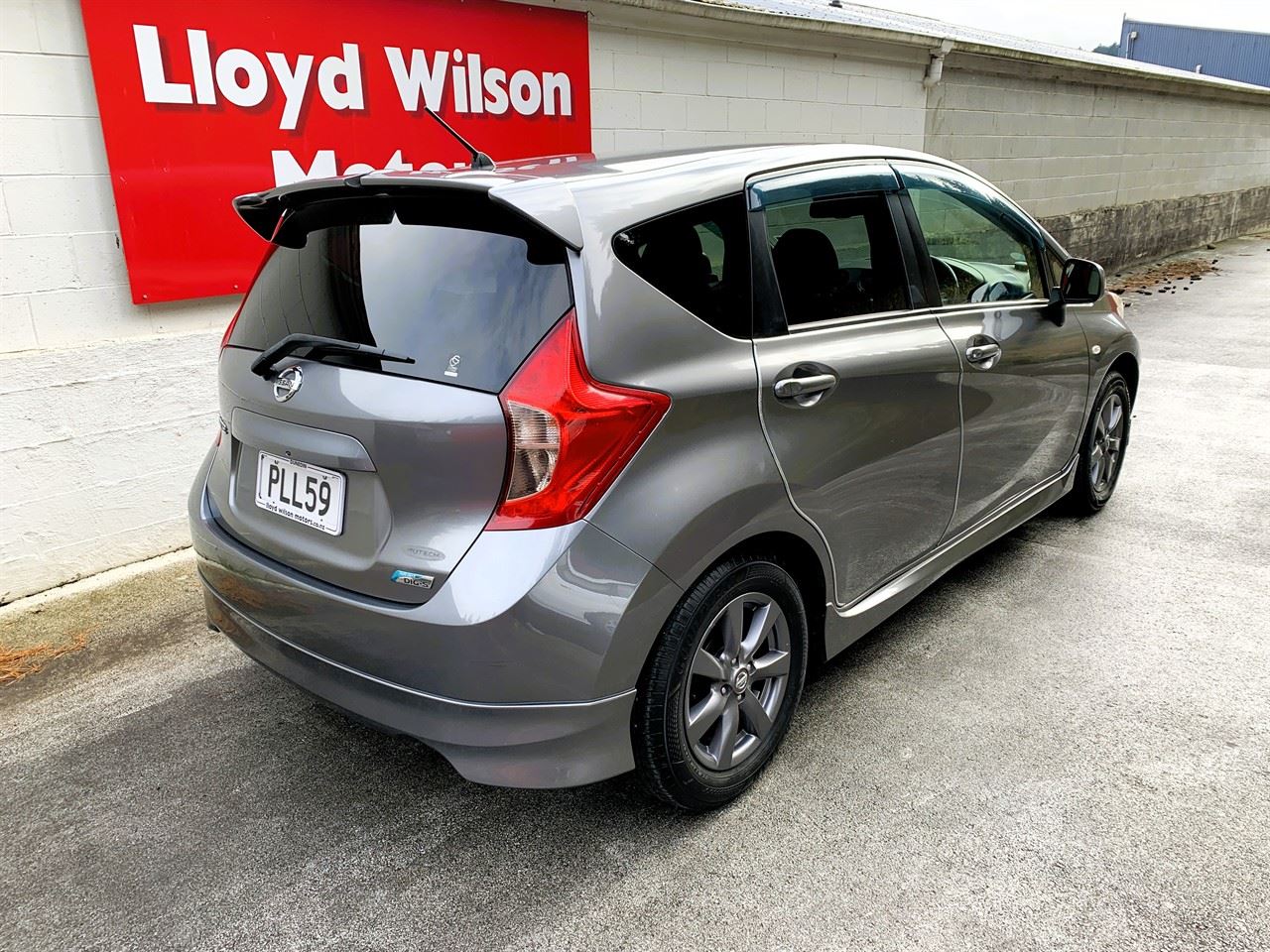 Vehicle image 4