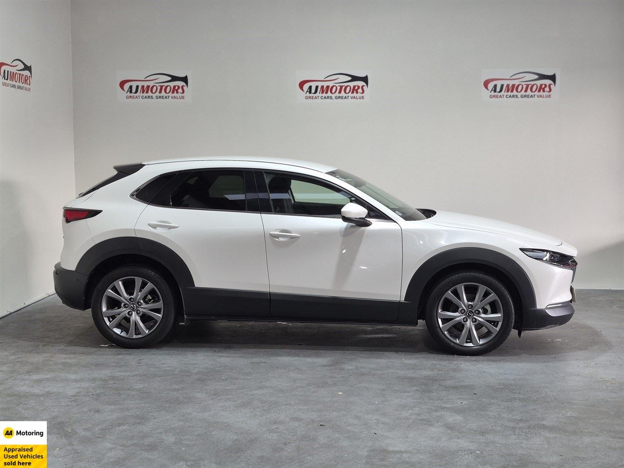 Vehicle image 3