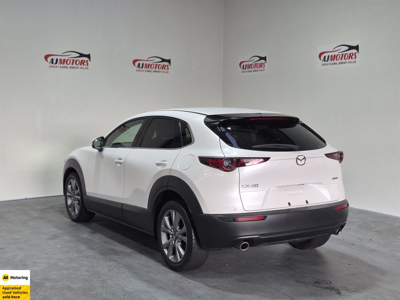 Vehicle image 5