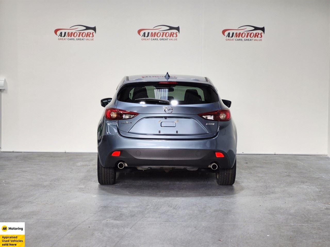 Vehicle image 5