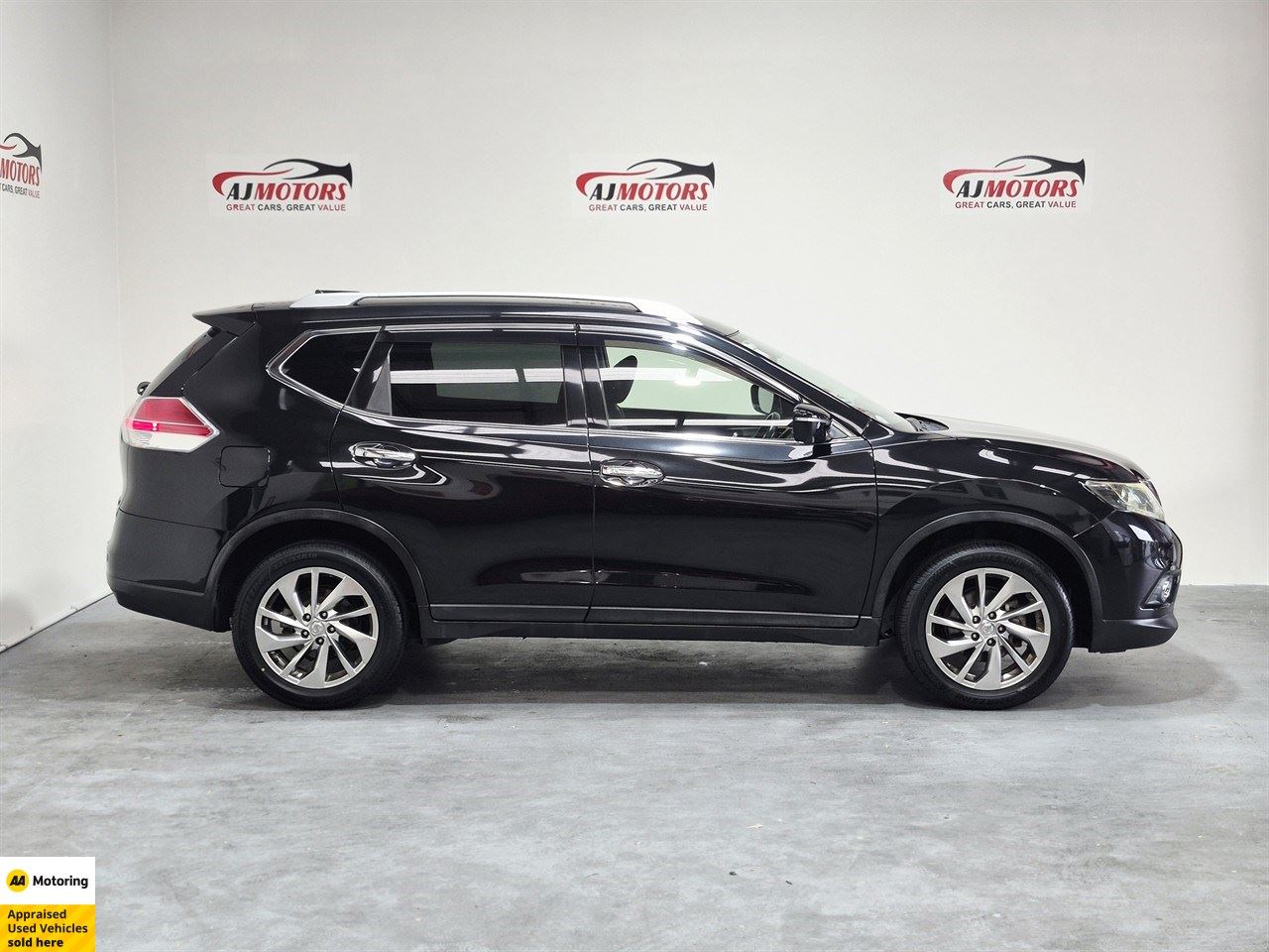 Vehicle image 3