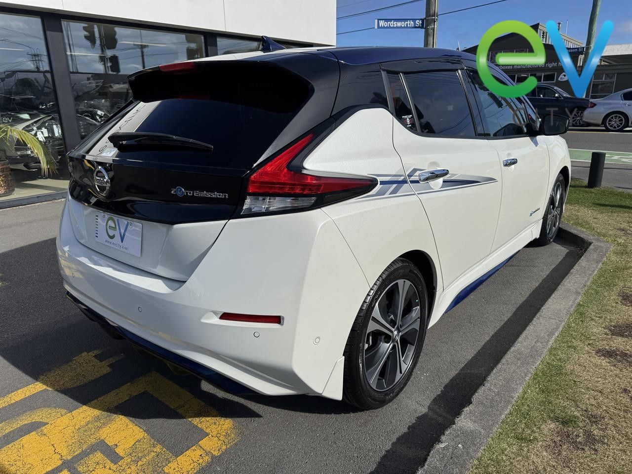 Vehicle image 3