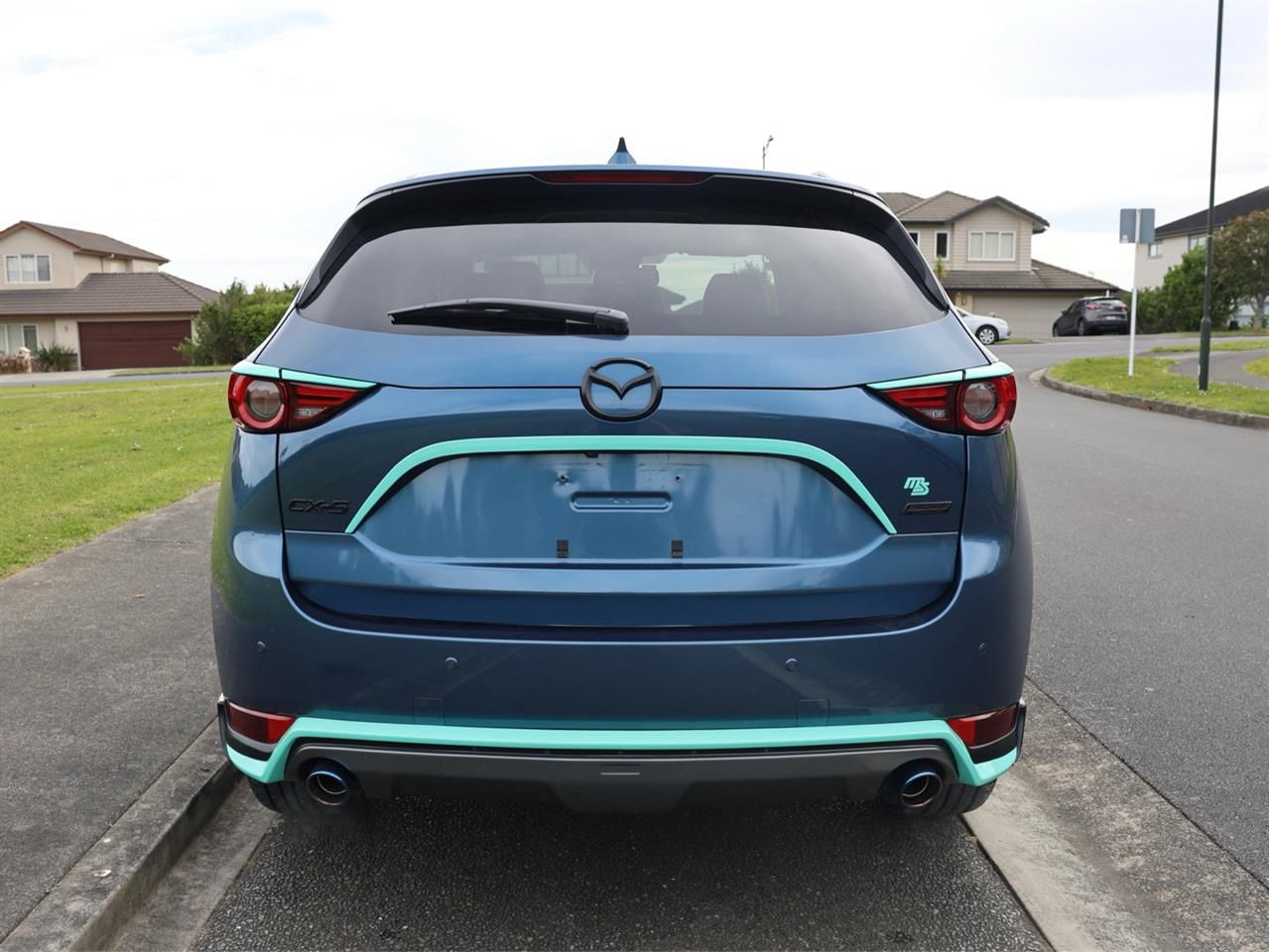 Vehicle image 5