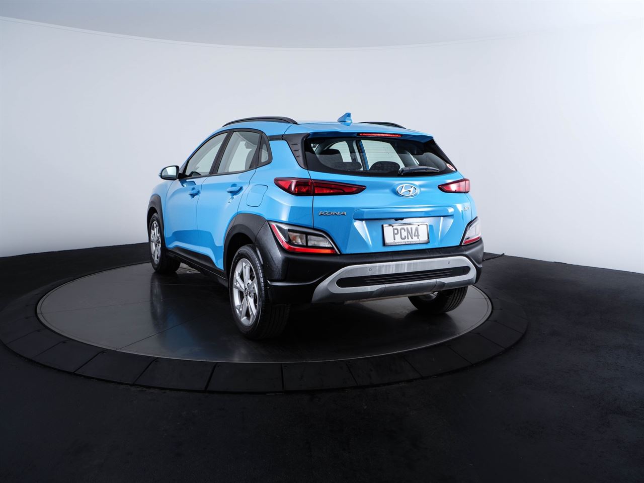 Vehicle image 5