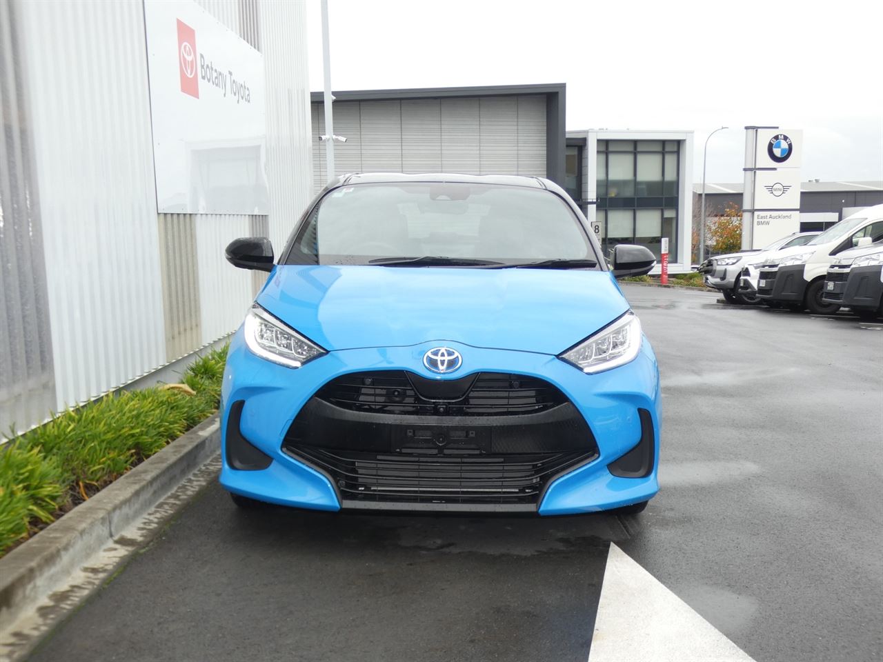 Vehicle image 3