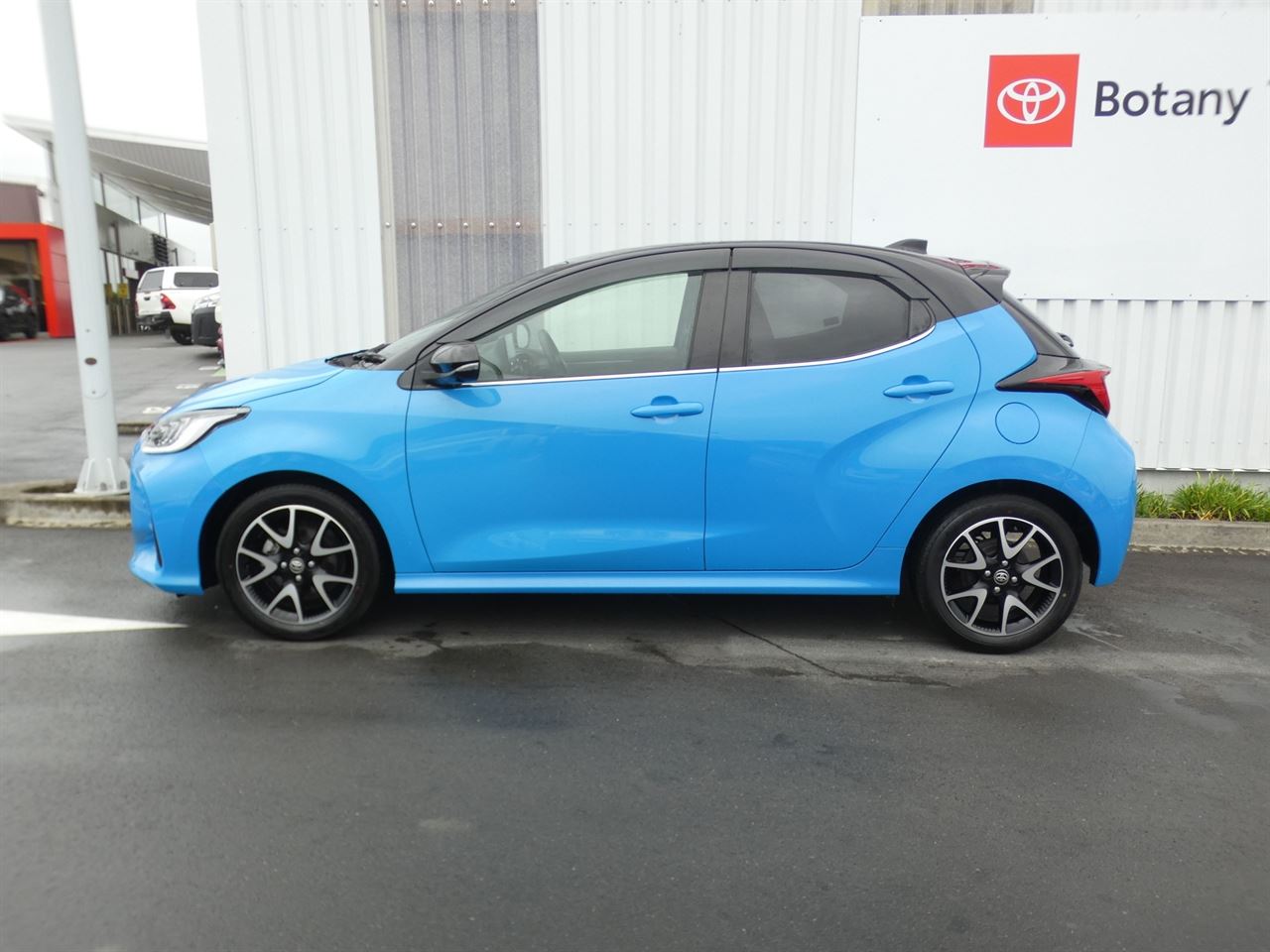 Vehicle image 5