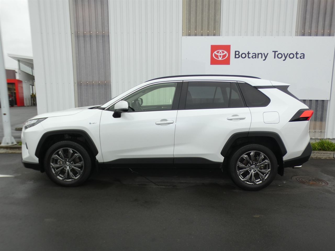 Vehicle image 5