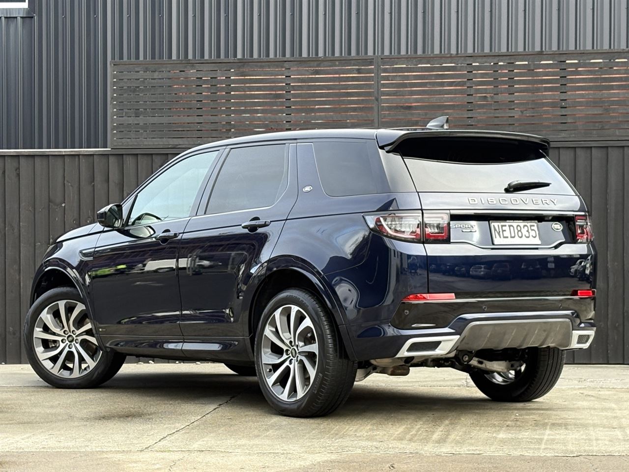 Vehicle image 4