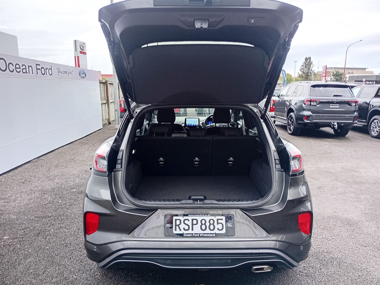 Vehicle image 5