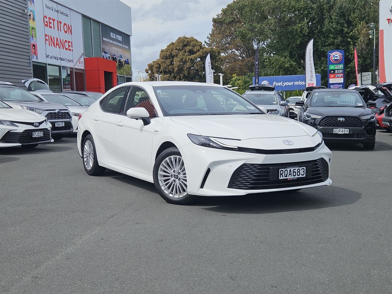 Vehicle image 5