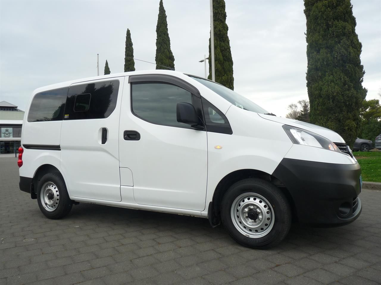 Vehicle image 3