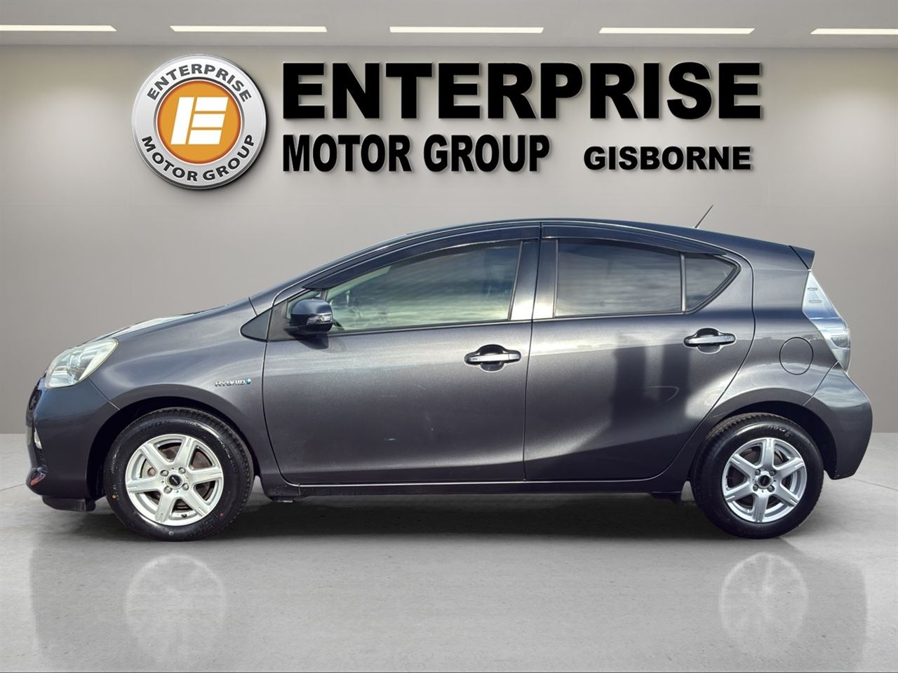 Vehicle image 4