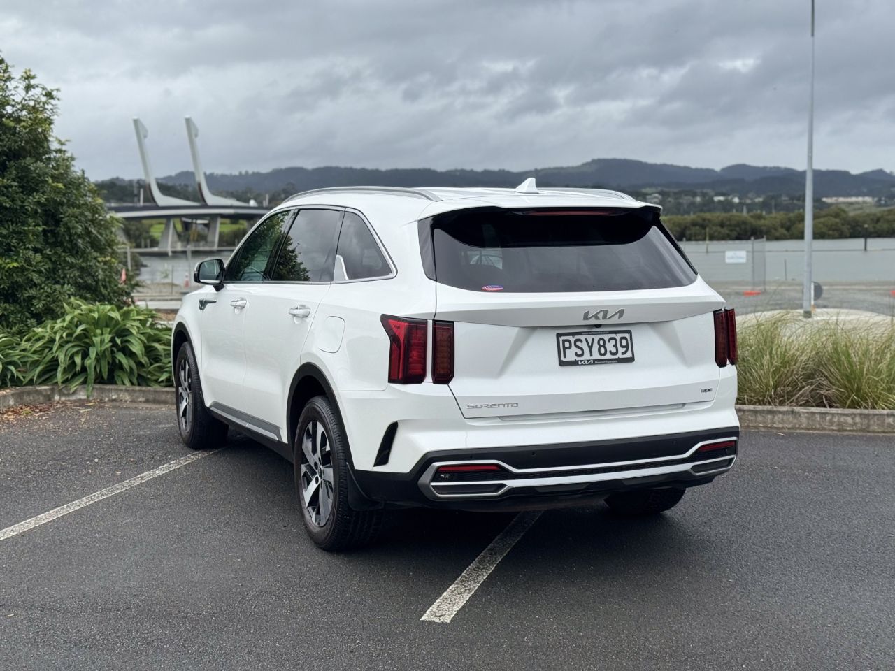 Vehicle image 5