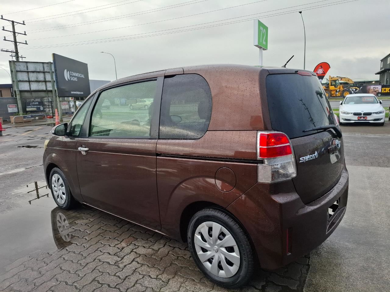 Vehicle image 5