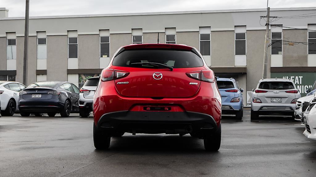Vehicle image 5