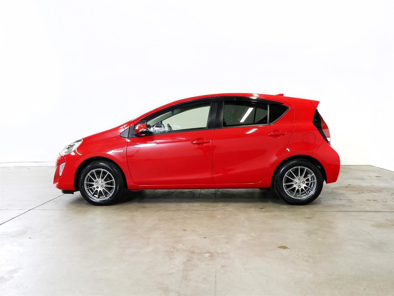 Vehicle image 5