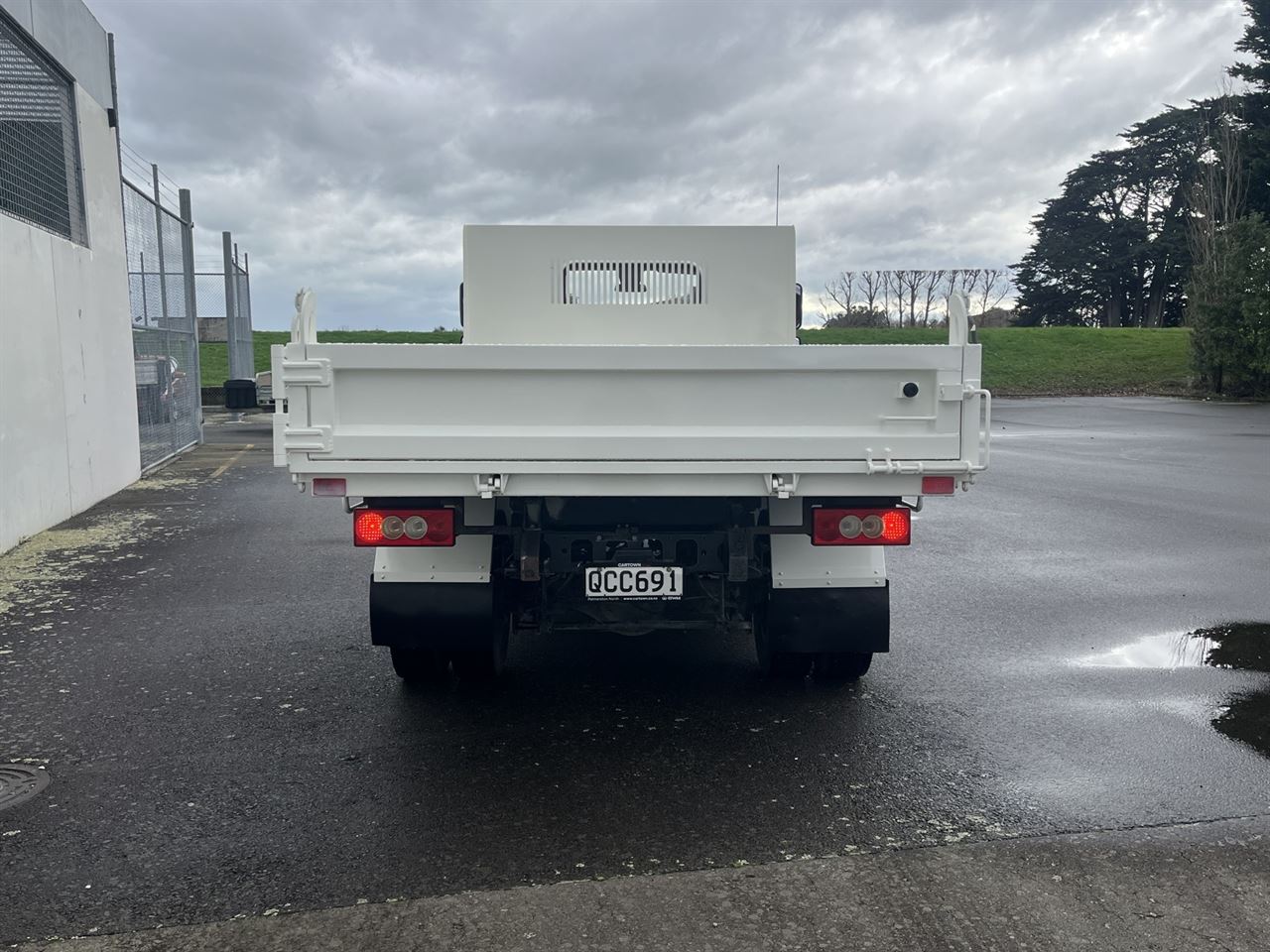 Vehicle image 4