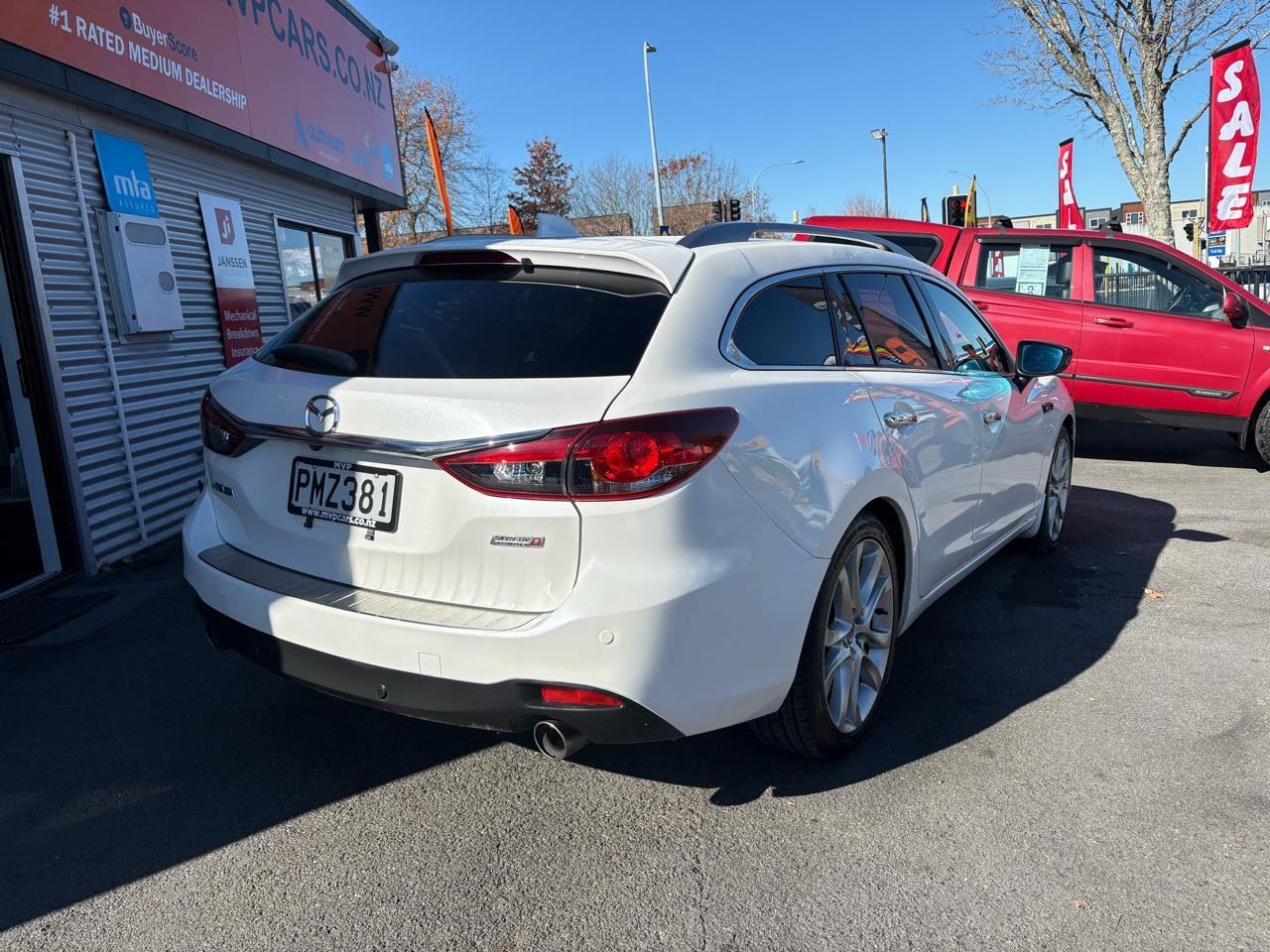 Vehicle image 4