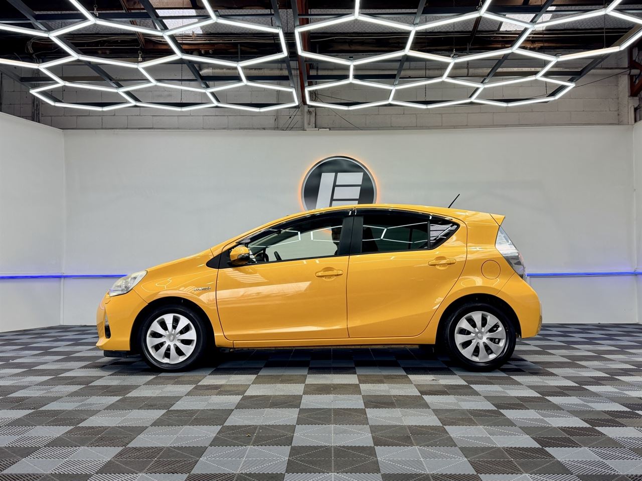 Vehicle image 5