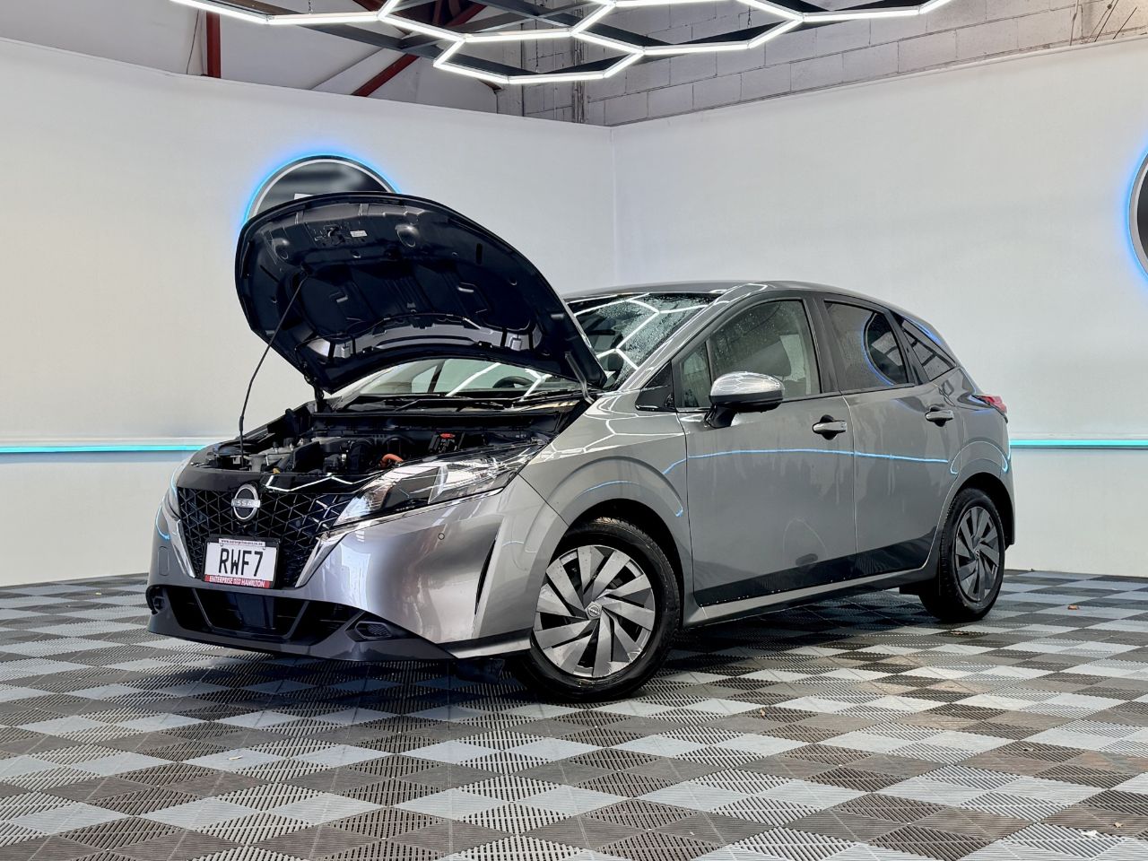 Vehicle image 3