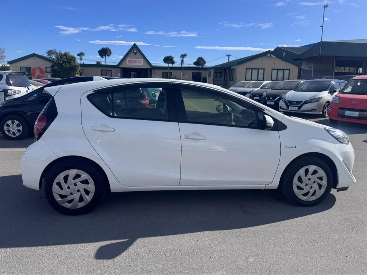 Vehicle image 4
