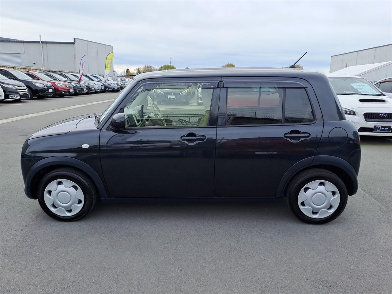 Vehicle image 4