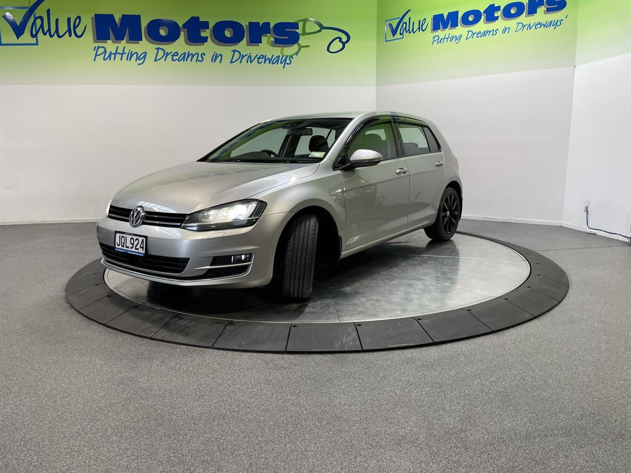 Vehicle image 3
