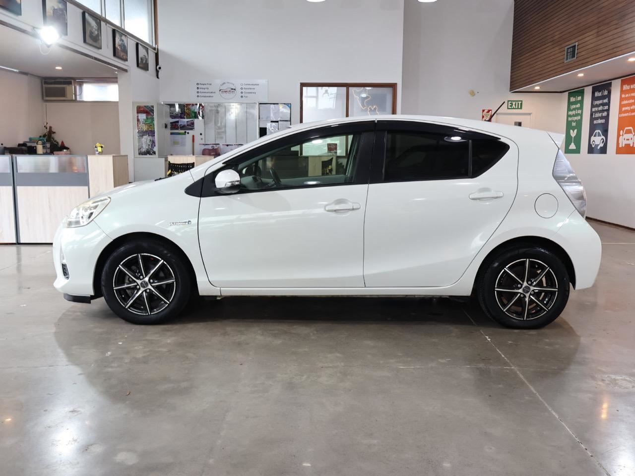 Vehicle image 5
