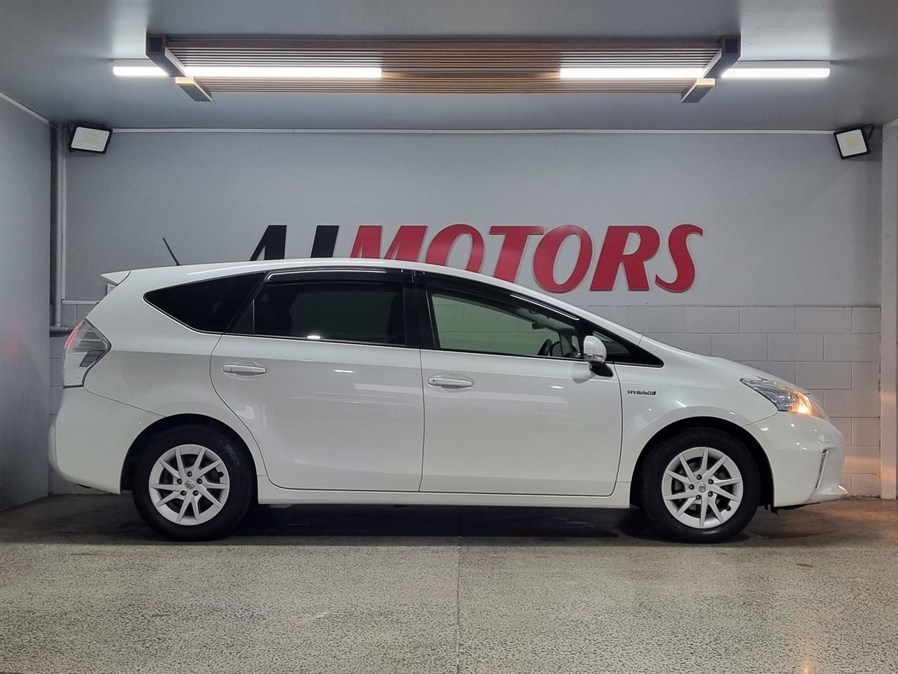 Vehicle image 5