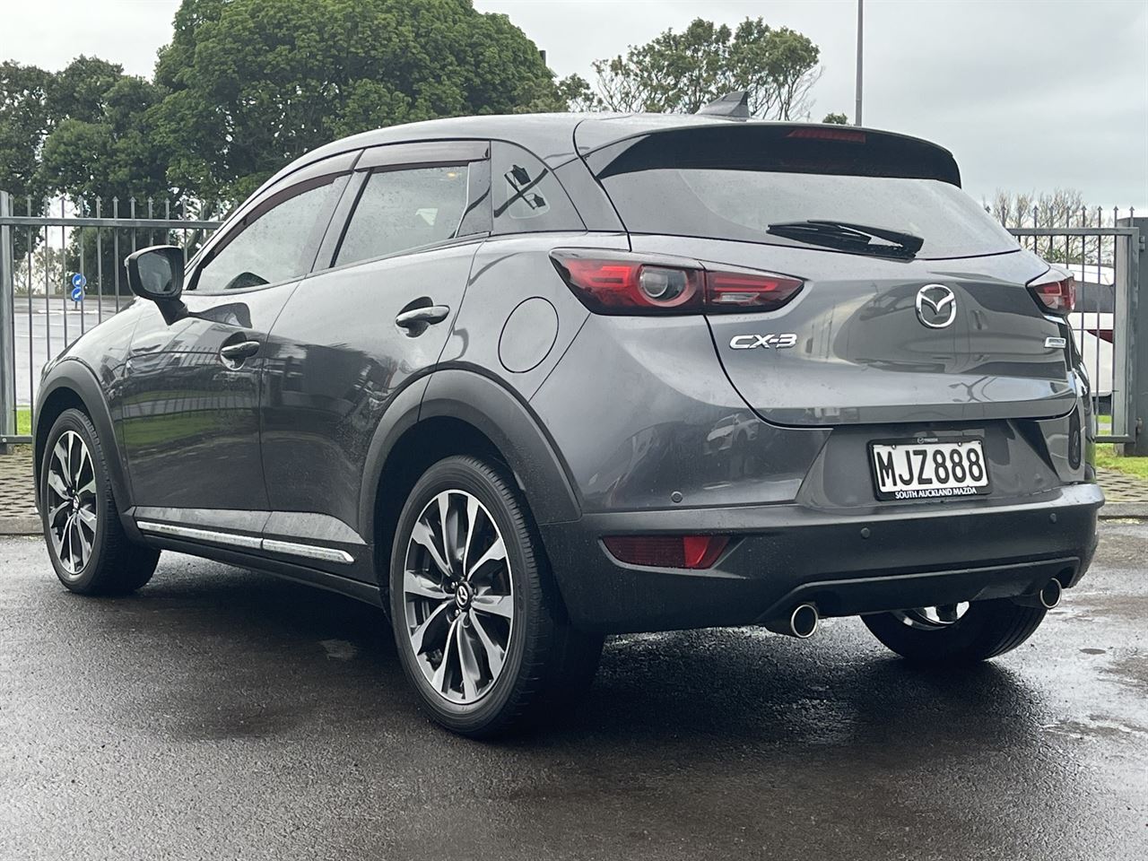Vehicle image 5