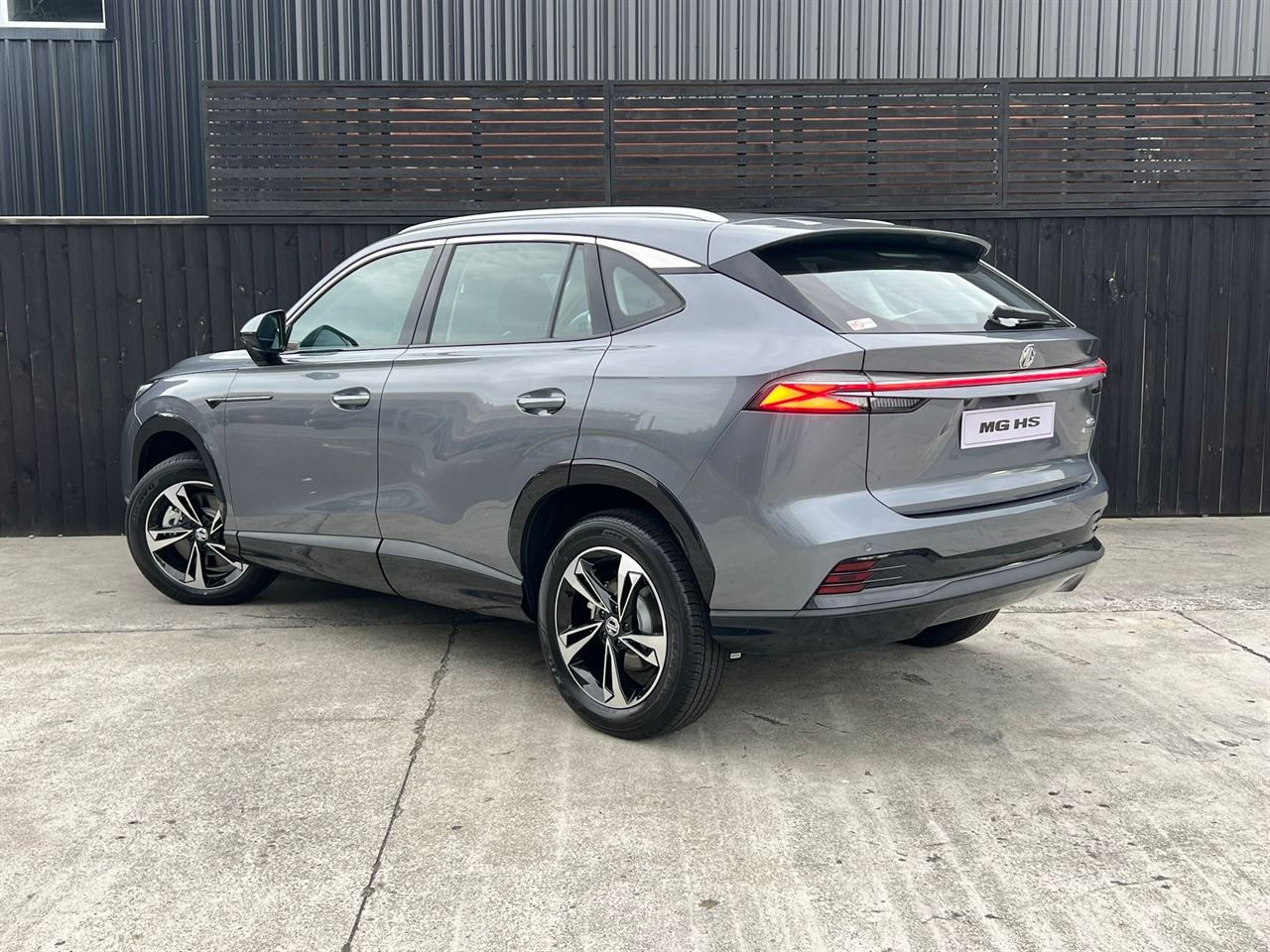 Vehicle image 5