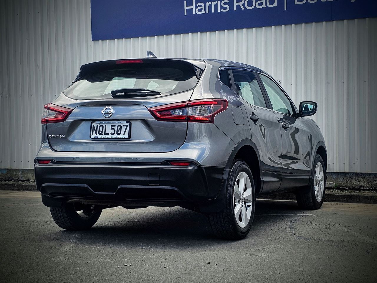 Vehicle image 5