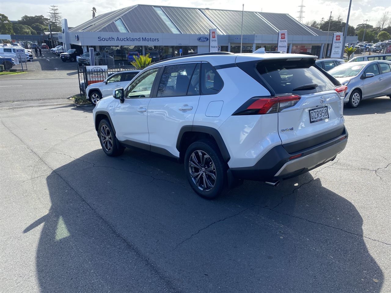 Vehicle image 5