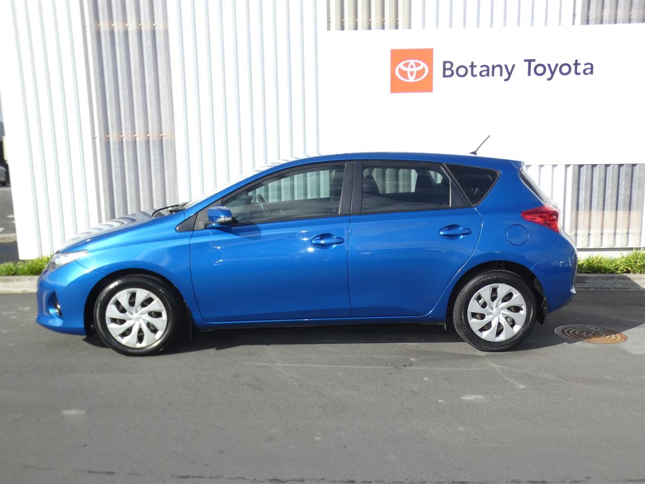 Vehicle image 5
