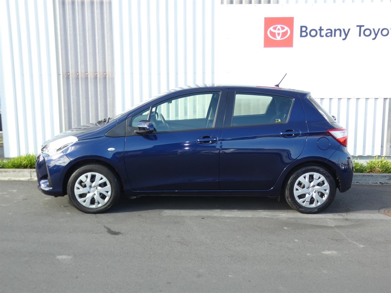 Vehicle image 5