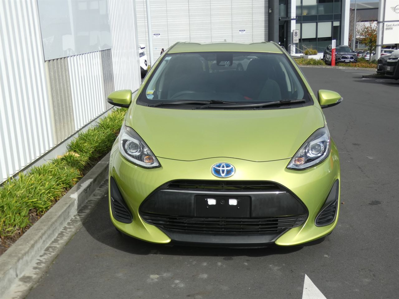 Vehicle image 3