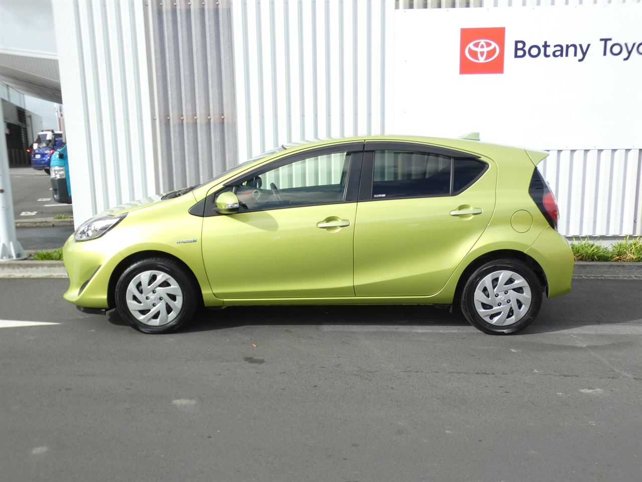 Vehicle image 5