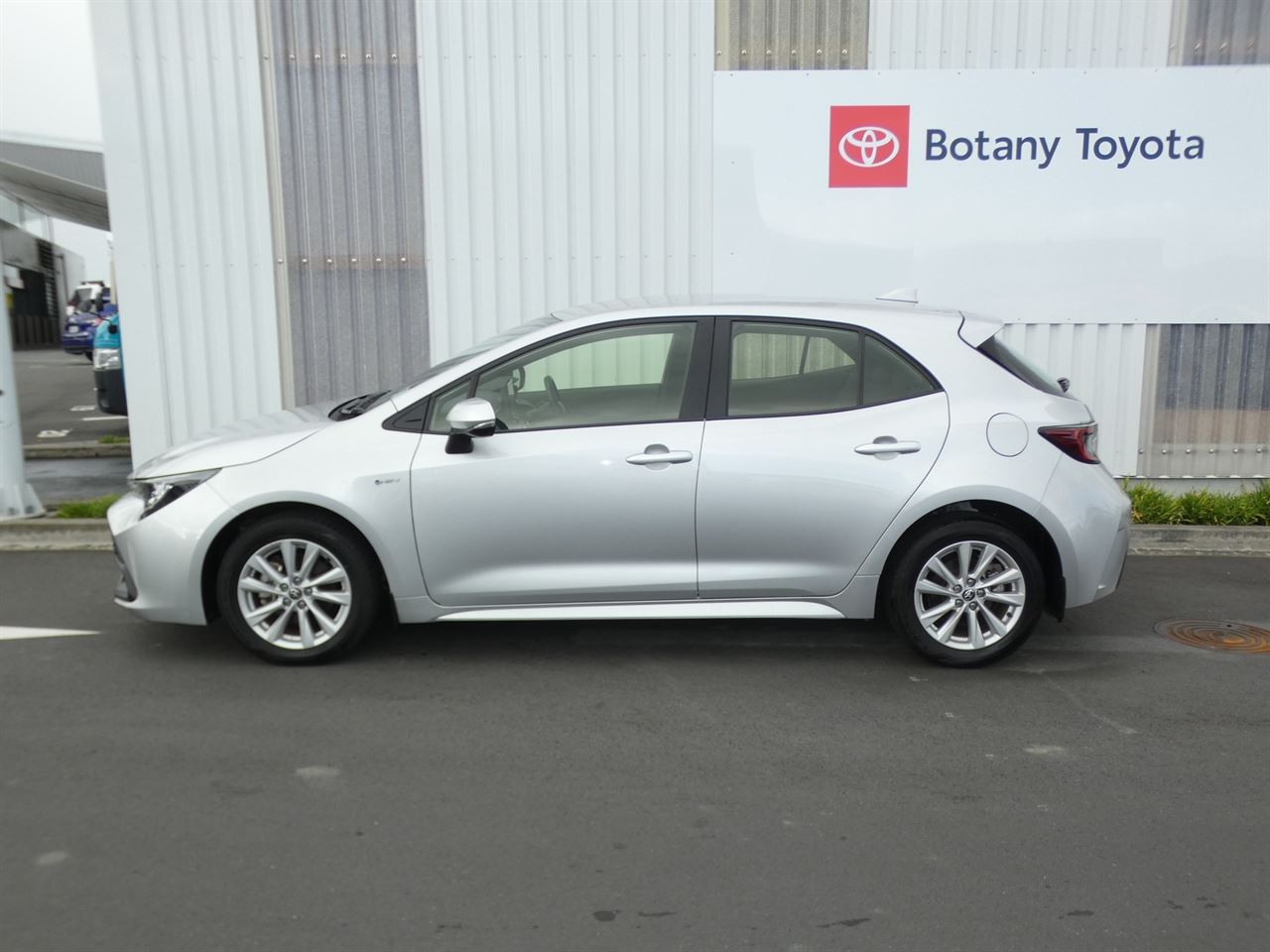 Vehicle image 5