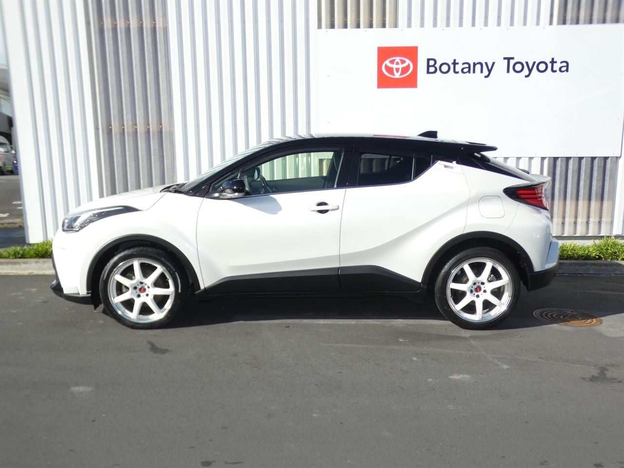 Vehicle image 5